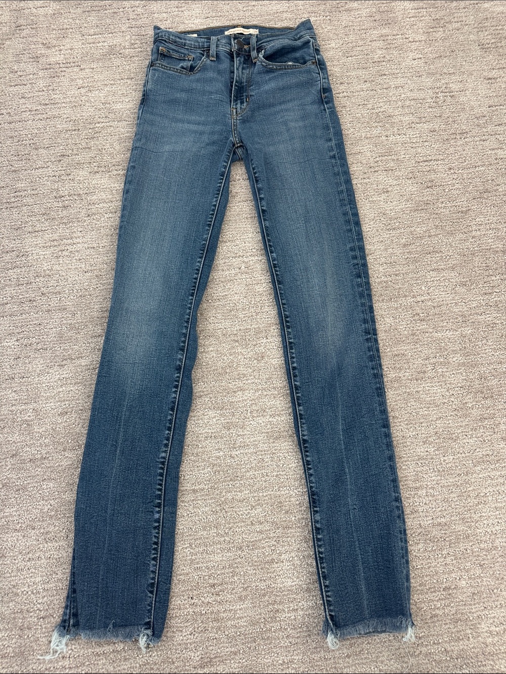 Levi's Women's High Rise Straight Jeans in Medium Blue Wash